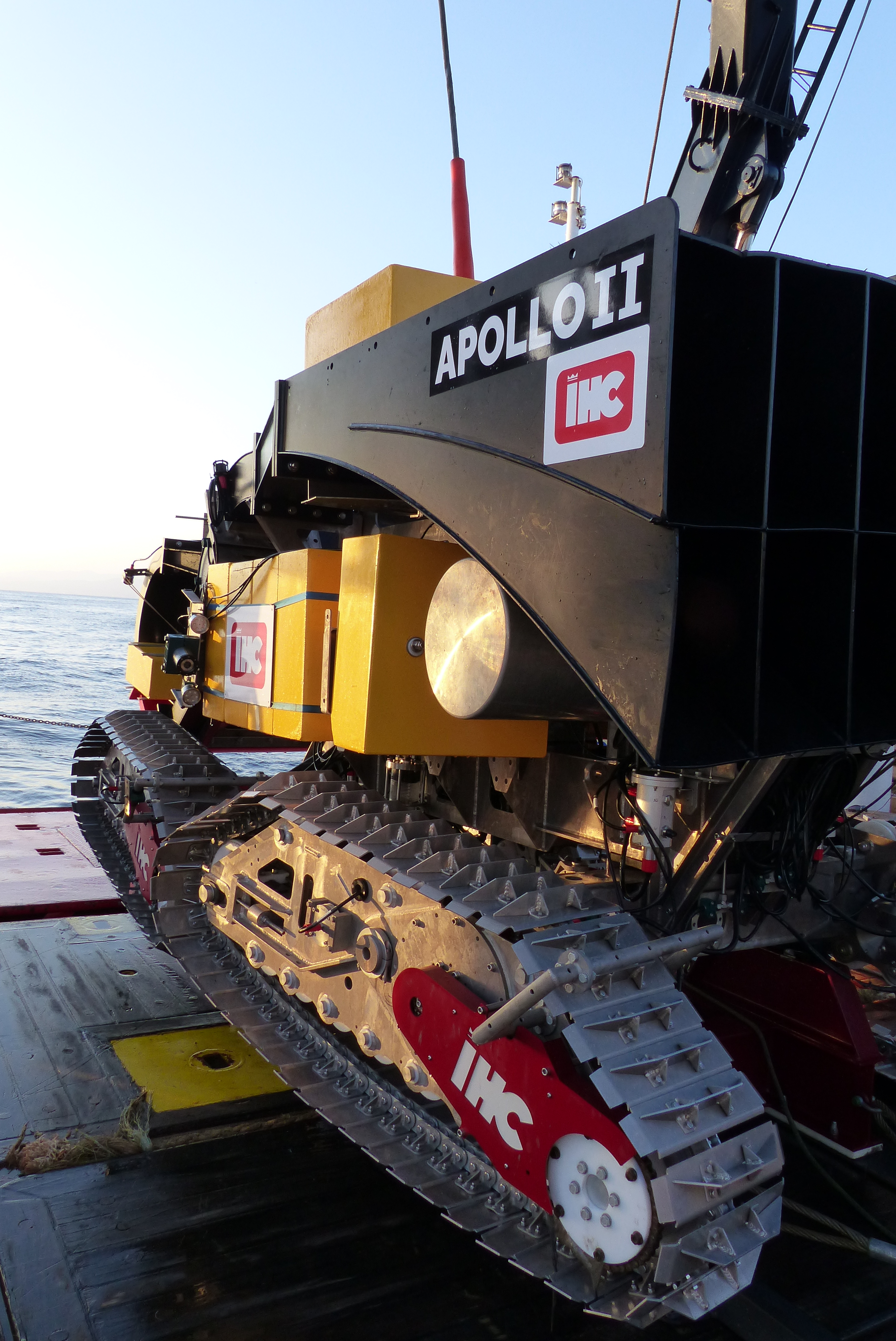 Apollo II remote subsea crawler mining system